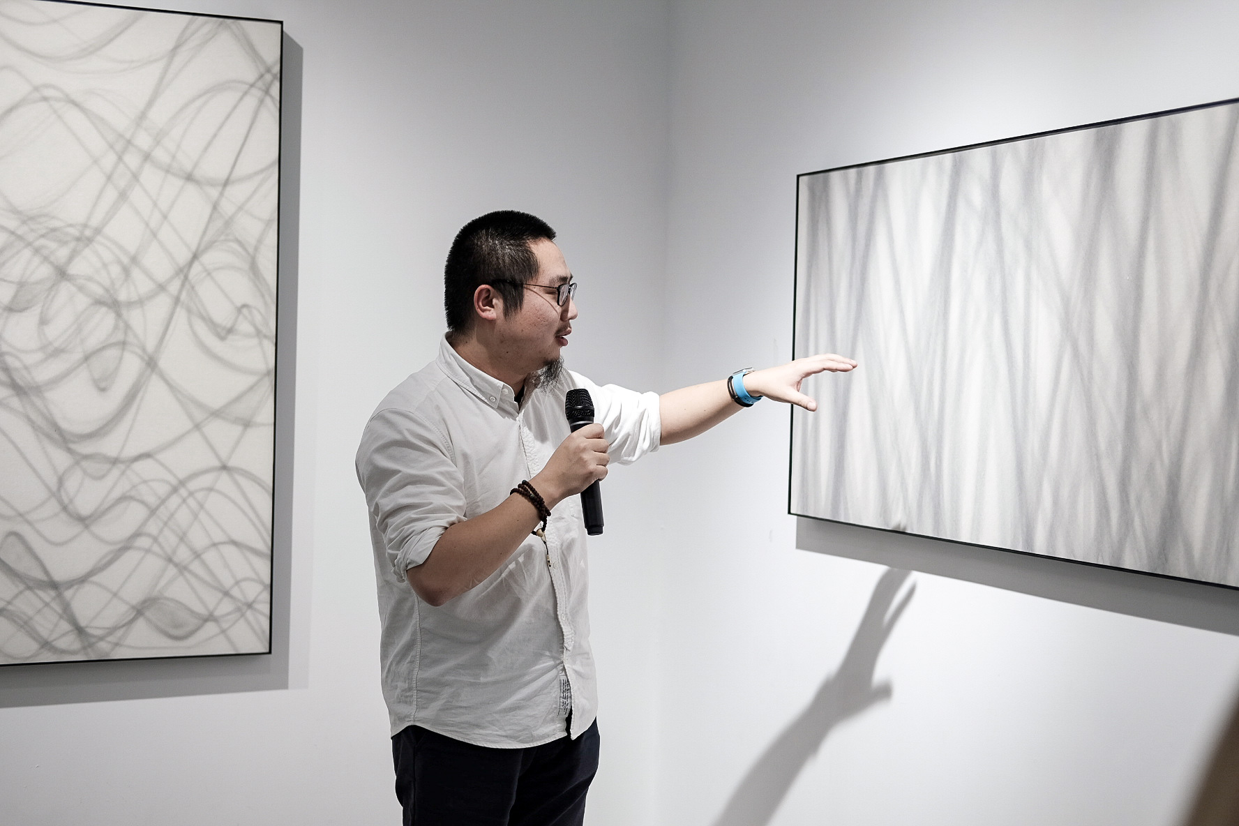 Independent Curator Yang Xi analyzing the works of Wang Chao